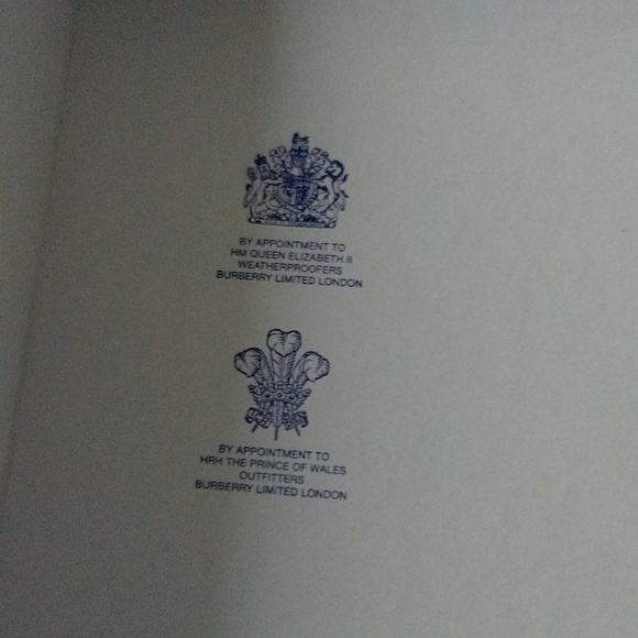 Burberry Gift Box - Picture 6 of 8